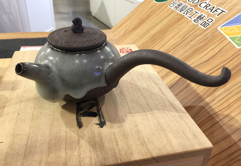 林妙芳 黑陶 墨青-飛天壺(單品) 鶯歌燒 林妙芳 黑陶 墨青-飛天壺(單品) 鶯歌燒