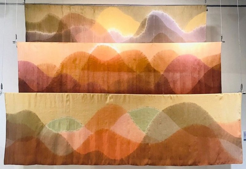 天染工坊 秋山疊影—天染手織蠶絲圍巾(3色可選) 天染工坊 秋山疊影—天染手織蠶絲圍巾(3色可選)