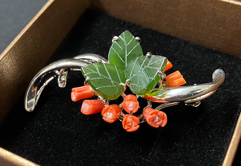 蘇澳珊瑚 珊瑚鬱金香台玉胸針墜 MBKBPR0019 蘇澳珊瑚 珊瑚鬱金香台玉胸針墜 MBKBPR0019