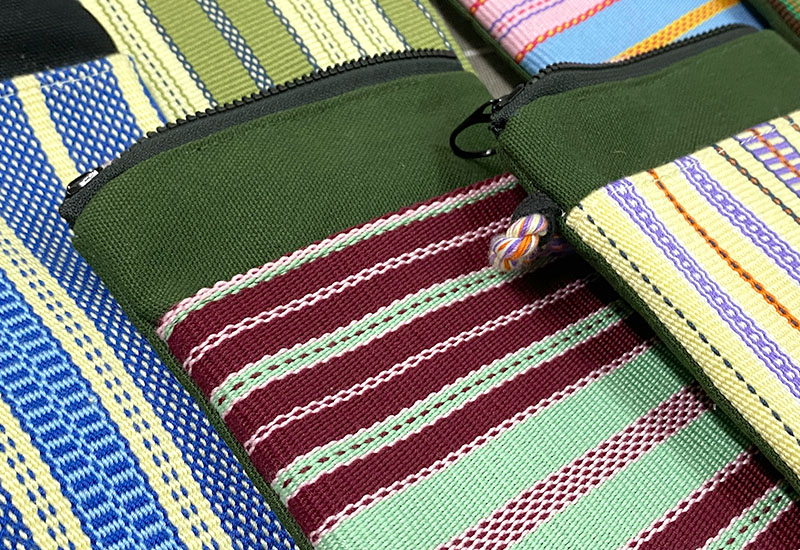 太魯閣族傳統編織手機袋(直式) 太魯閣族傳統編織手機袋(直式)