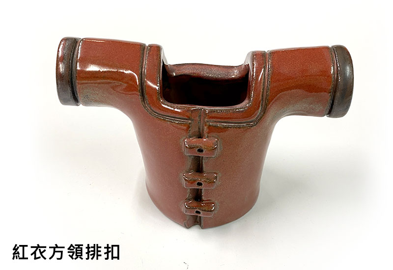 客家服飾筆筒-紅衣方領排扣 客家服飾筆筒-紅衣方領排扣