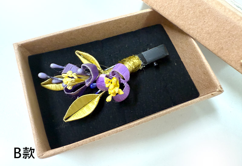 傳統紅春仔花(玫瑰叢)夾胸針髮梳 傳統紅春仔花(玫瑰叢)夾胸針髮梳