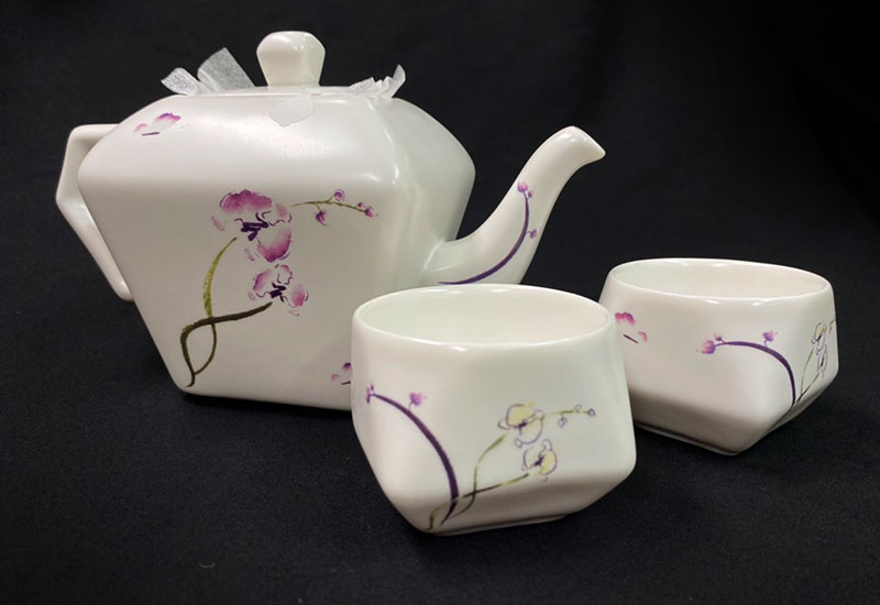 L50-蘭花蝴蝶天燈後把壺茶具(一壺二杯)