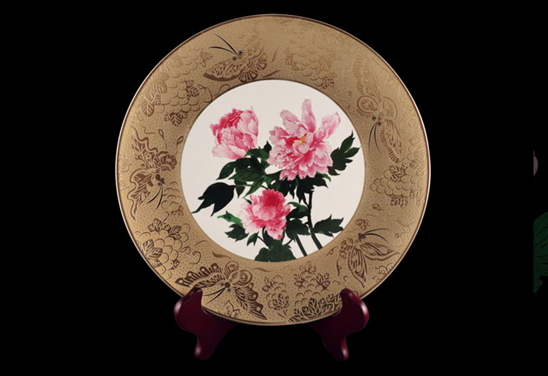 D50金彩蝴蝶牡丹瓷盤