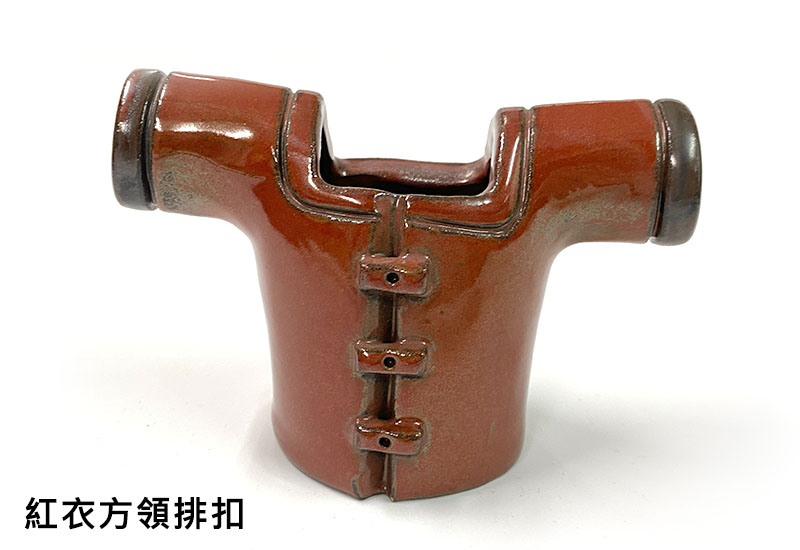 客家服飾筆筒-紅衣方領排扣